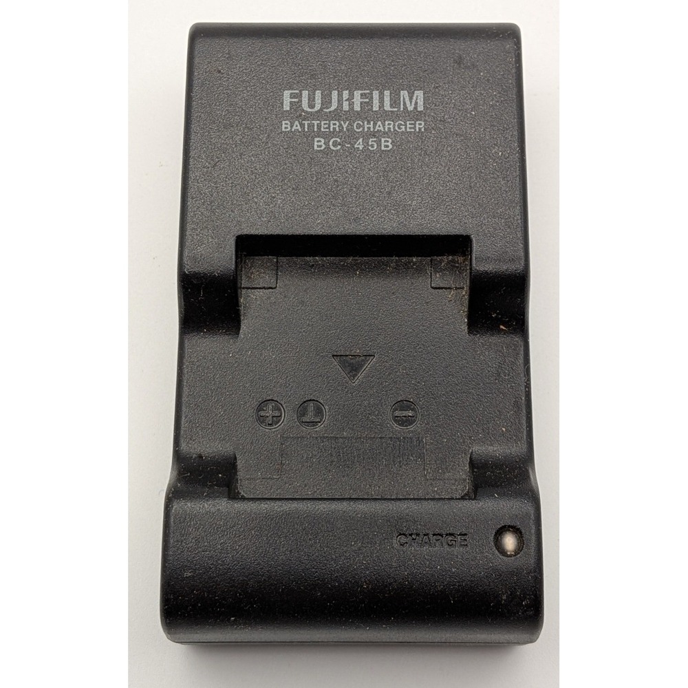 Fujifilm BC-45B Battery Charger Unisex OS Black Good Digital Camera Accessory